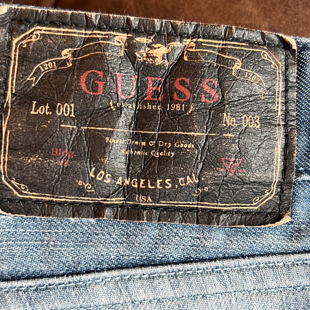 Guess - Picture 3 of 7